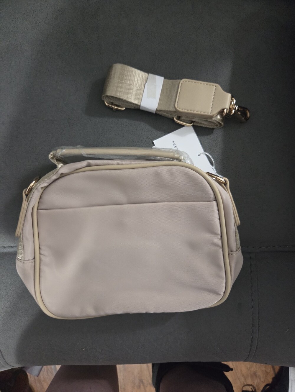 Pretty Simple Crossbody - Picture 2 of 2